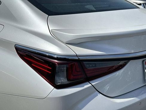 Used 2022 Lexus ES 350 Ultra Luxury w/ Accessory Package 2 FWD image 10