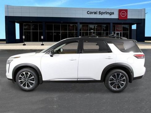 New 2026 Nissan Pathfinder Platinum FWD image 2