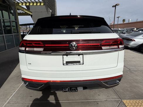 Used 2024 Volkswagen Atlas Cross Sport SE w/ Panoramic Sunroof Package image 13
