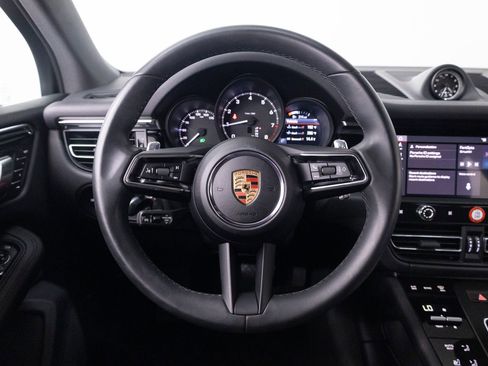 Certified 2025 Porsche Macan AWD/4WD image 16