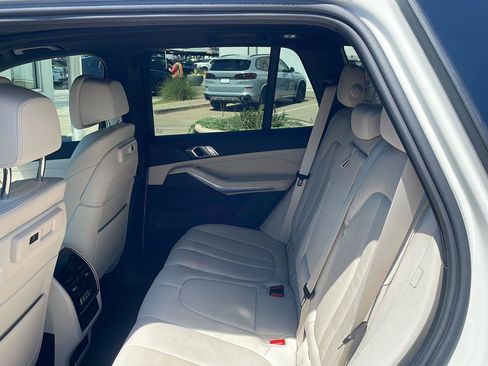 Used 2022 BMW X5 xDrive40i w/ M Sport Package AWD/4WD image 6