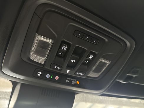 Used 2024 GMC Sierra 2500 AT4 w/ AT4 Premium Plus Package AWD/4WD image 12