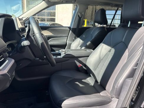 Used 2026 Toyota Grand Highlander AWD image 19