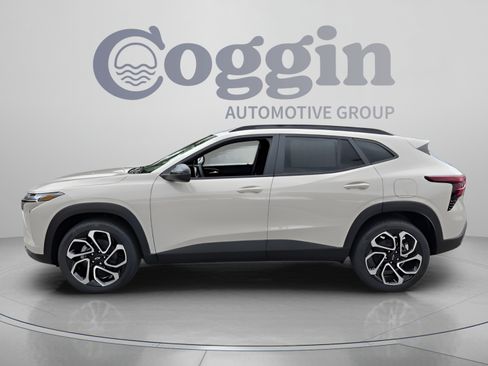 New 2026 Chevrolet Trax RS w/ Driver Confidence Package FWD image 2