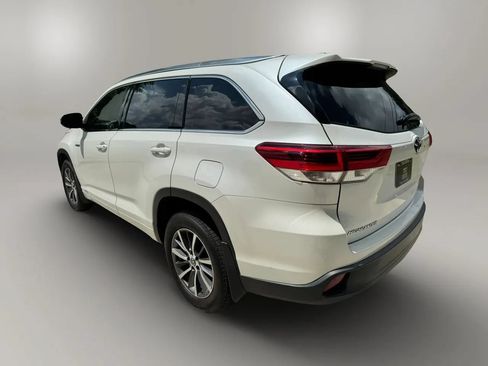 Used 2017 Toyota Highlander XLE AWD/4WD image 8