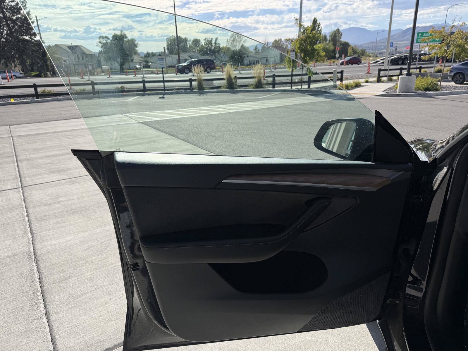 Used 2024 Tesla Model Y Long Range AWD/4WD image 11