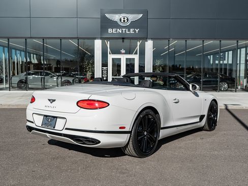 Used 2022 Bentley Continental GT image 3