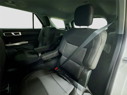 Used 2023 Ford Explorer XLT image 23