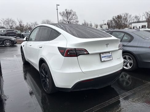 Used 2022 Tesla Model Y Long Range image 18