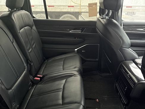 Used 2022 Jeep Wagoneer Series III image 16