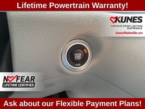 Used 2022 Chrysler Pacifica Touring-L FWD image 32