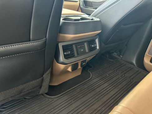 Used 2023 Ford F250 Lariat w/ Lariat Ultimate Package AWD/4WD image 31