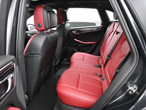 Certified 2026 Porsche Macan AWD/4WD image 25