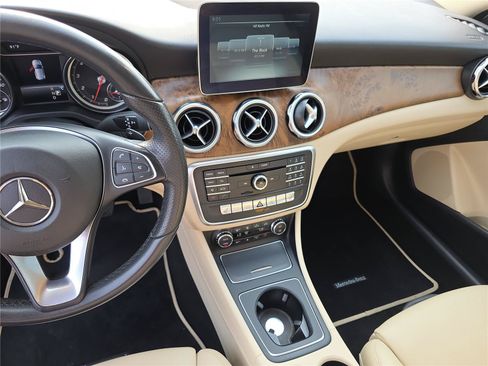 Used 2018 Mercedes-Benz GLA 250 image 28