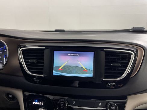 Used 2023 Chrysler Voyager LX FWD image 27