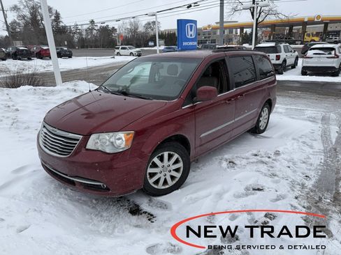 Used 2013 Chrysler Town & Country Touring image 1