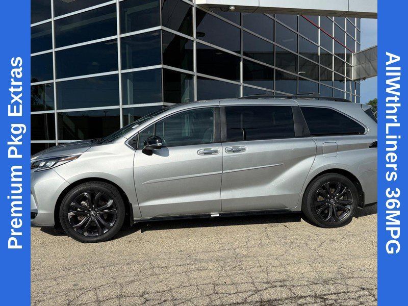 Used 2024 Toyota Sienna XSE w/ XSE Premium Package FWD image 7