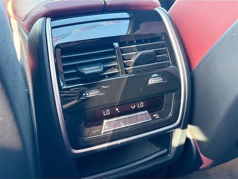 Used 2022 BMW X6 xDrive40i w/ M Sport Package image 25