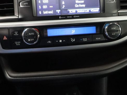 Used 2017 Toyota Highlander Plus AWD/4WD image 16