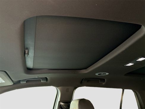 Used 2023 Chevrolet Traverse High Country image 23