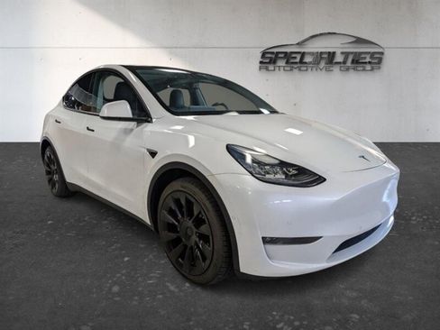 Used 2022 Tesla Model Y Long Range AWD/4WD image 1