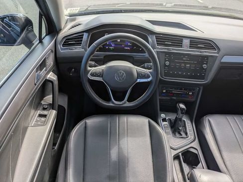 Used 2023 Volkswagen Tiguan SE w/ Panoramic Sunroof Package FWD image 16