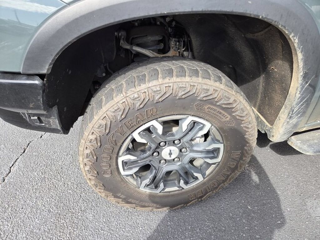Used 2025 Chevrolet Silverado 1500 ZR2 AWD/4WD image 2