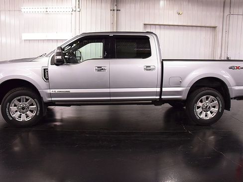 Used 2022 Ford F250 Platinum AWD/4WD image 4