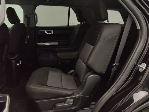 Used 2023 Ford Explorer XLT image 18