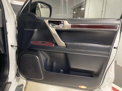 Used 2015 Lexus GX 460 image 26