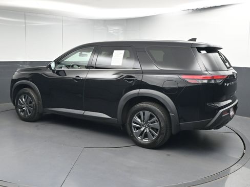 Certified 2024 Nissan Pathfinder S image 6