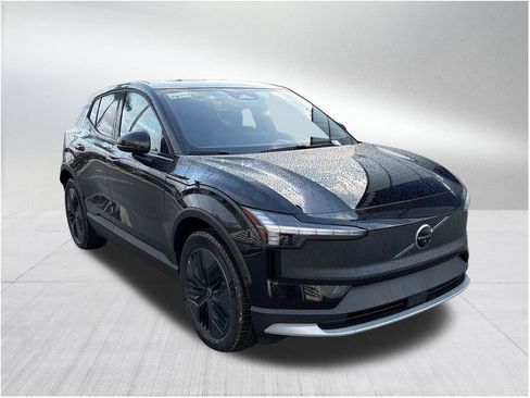 New 2026 Volvo EX30 Cross Country Ultra image 3