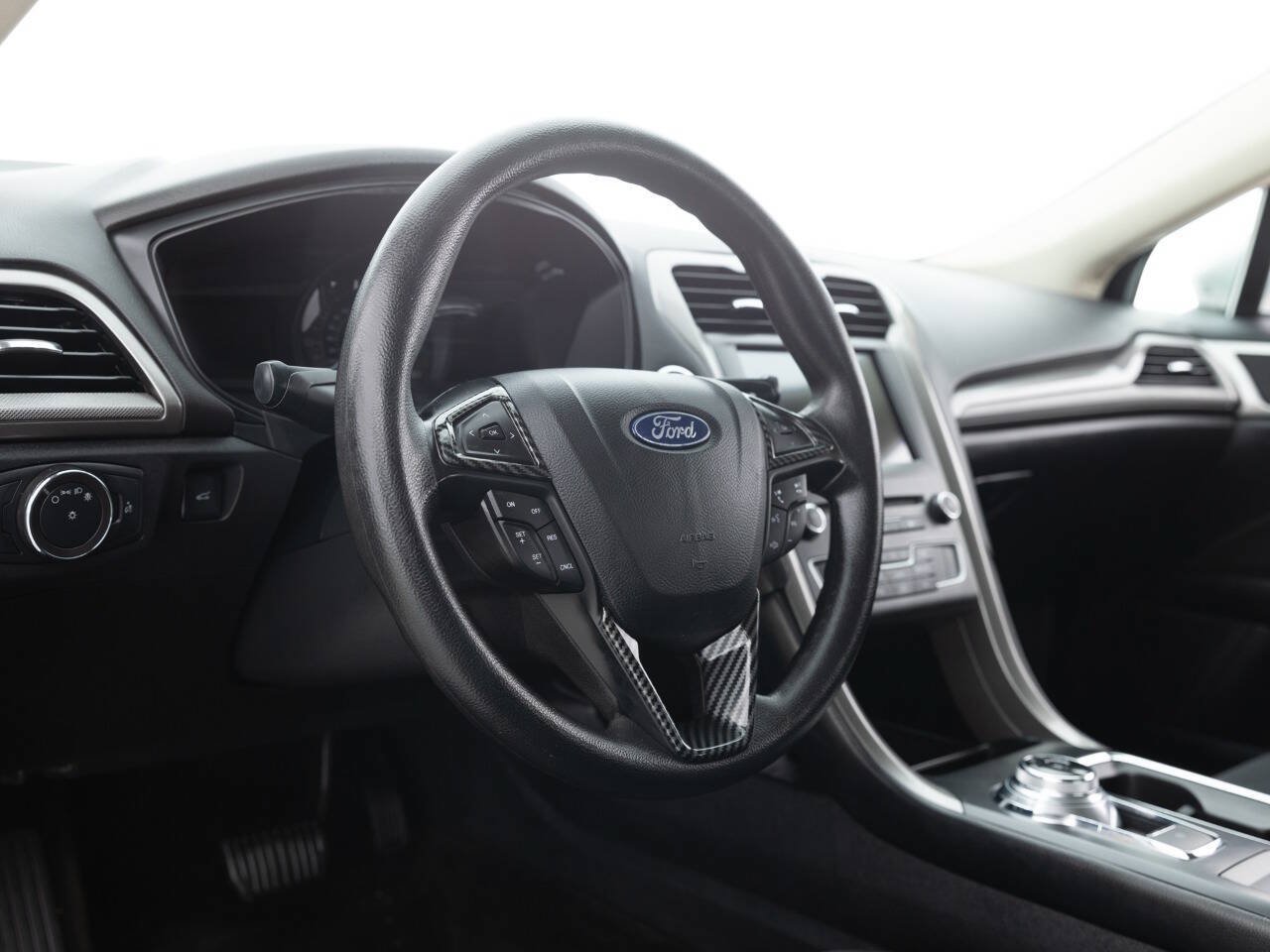 Used 2018 Ford Fusion SE w/ Fusion SE Technology Package FWD image 23