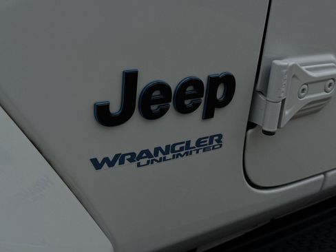 Used 2022 Jeep Wrangler Unlimited Sahara image 30