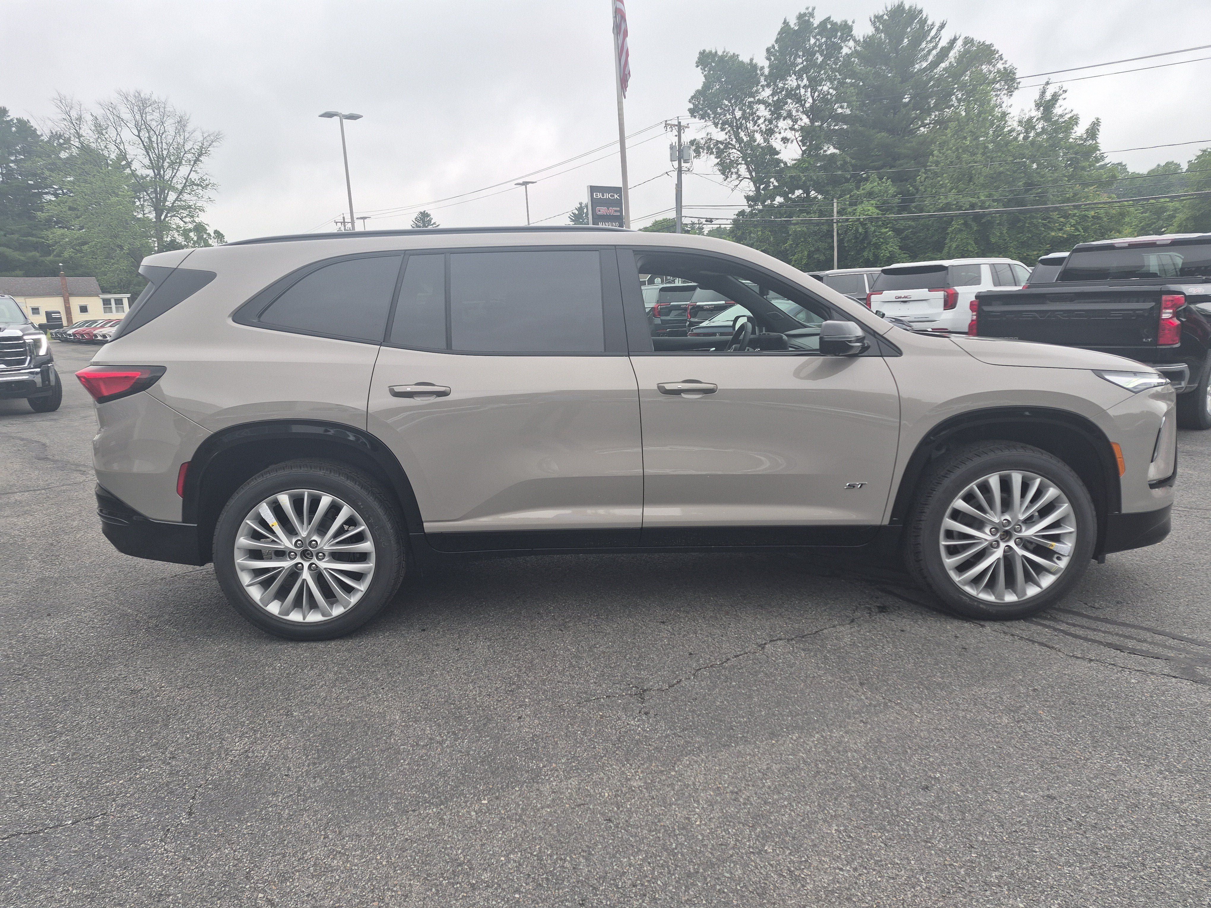 Used 2026 Buick Enclave Sport Touring w/ Power Package AWD/4WD image 43