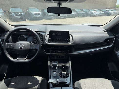 Used 2025 Nissan Rogue SV FWD image 35