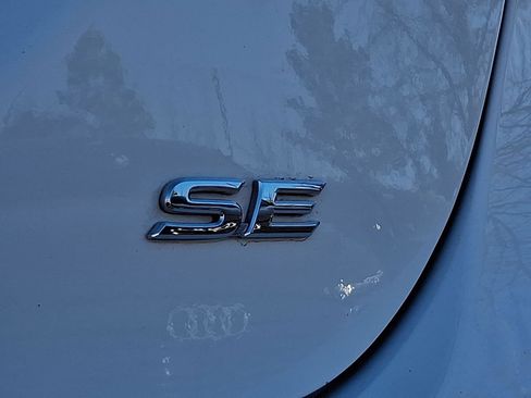 Used 2022 Toyota Camry SE image 31