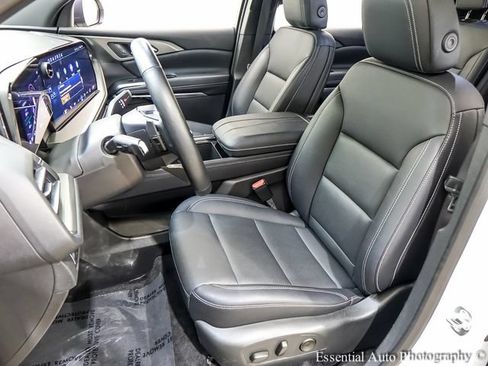 Used 2025 Chevrolet Traverse LT AWD/4WD image 10
