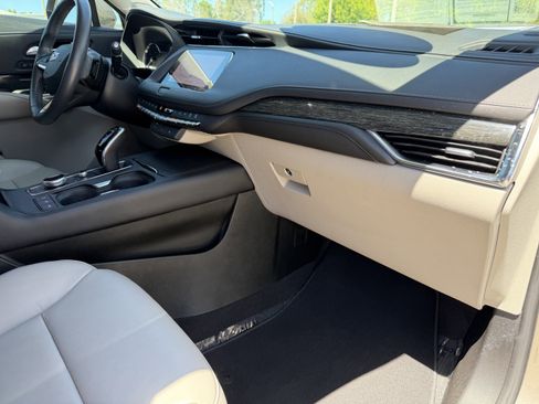 Used 2023 Cadillac XT4 Premium Luxury image 12