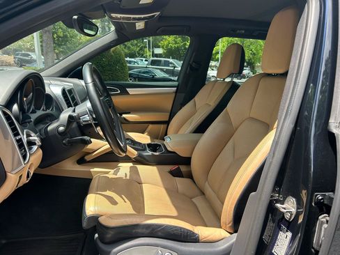 Used 2017 Porsche Cayenne S w/ Premium Plus Package AWD/4WD image 11