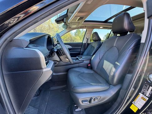 Used 2024 Toyota Grand Highlander Platinum image 22