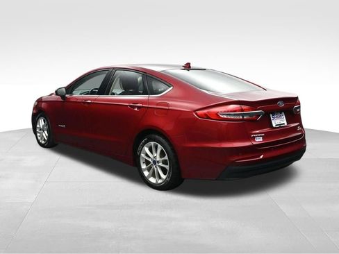 Used 2019 Ford Fusion SE FWD image 3