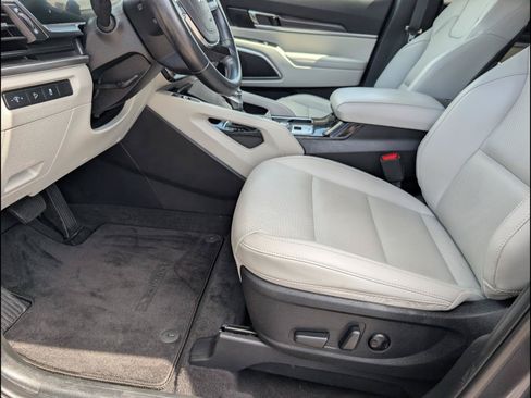 Used 2024 Kia Telluride S FWD image 11