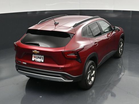 Used 2025 Chevrolet Trax LT w/ LT Convenience Package FWD image 41
