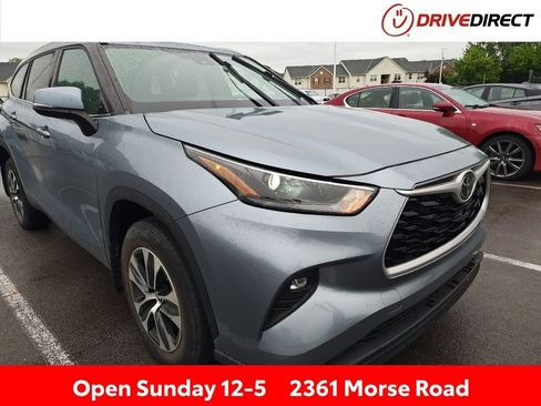 Used 2022 Toyota Highlander XLE AWD/4WD image 1