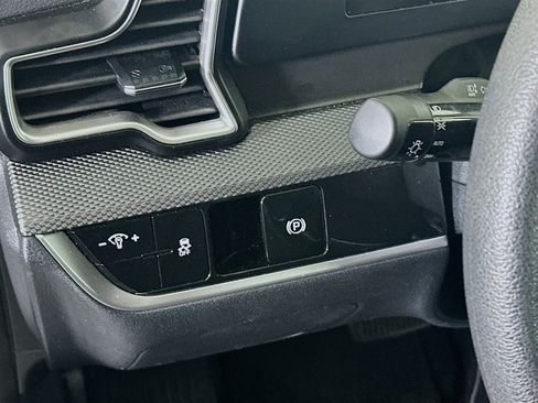 Used 2024 Kia Sportage LX image 16