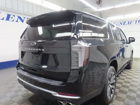 Used 2025 Chevrolet Suburban High Country image 4
