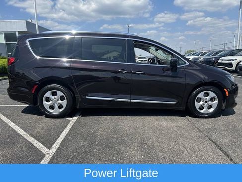 Used 2017 Chrysler Pacifica Touring-L Plus FWD image 8
