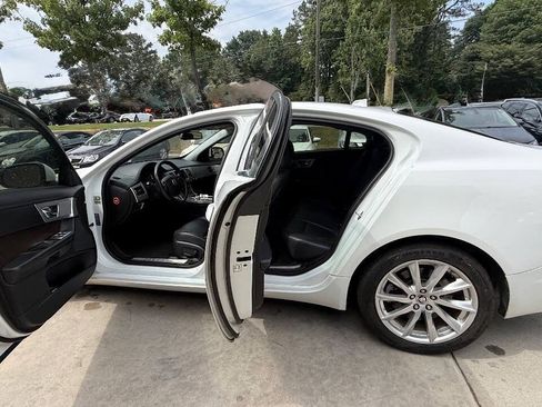 Used 2013 Jaguar XF RWD image 56