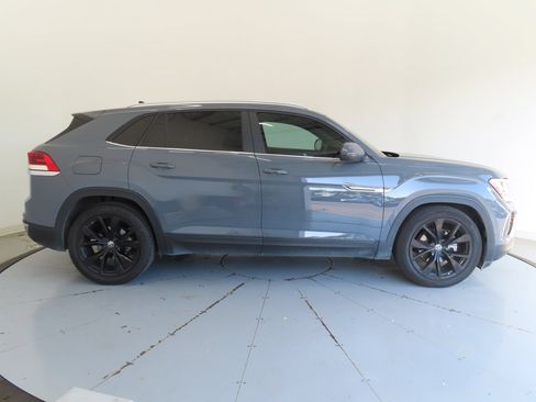 Used 2024 Volkswagen Atlas Cross Sport SE FWD image 2